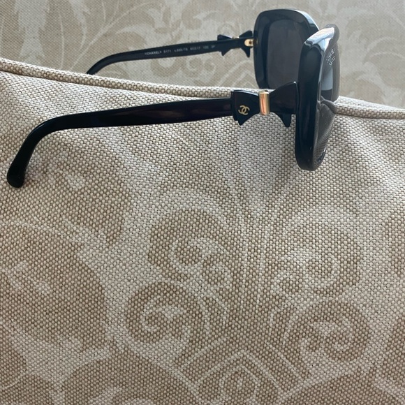 Polarized Chanel sunglasses main image 6